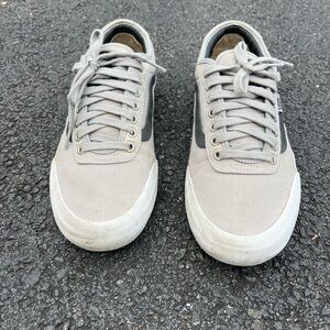 Vans Men's Low-Top Sneakers in Light Gray and Dark Gray